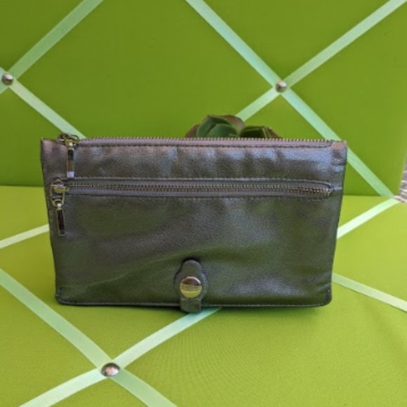 Kenneth Cole Reaction Multi-Pocket Silver Wallet - Picture 3 of 7